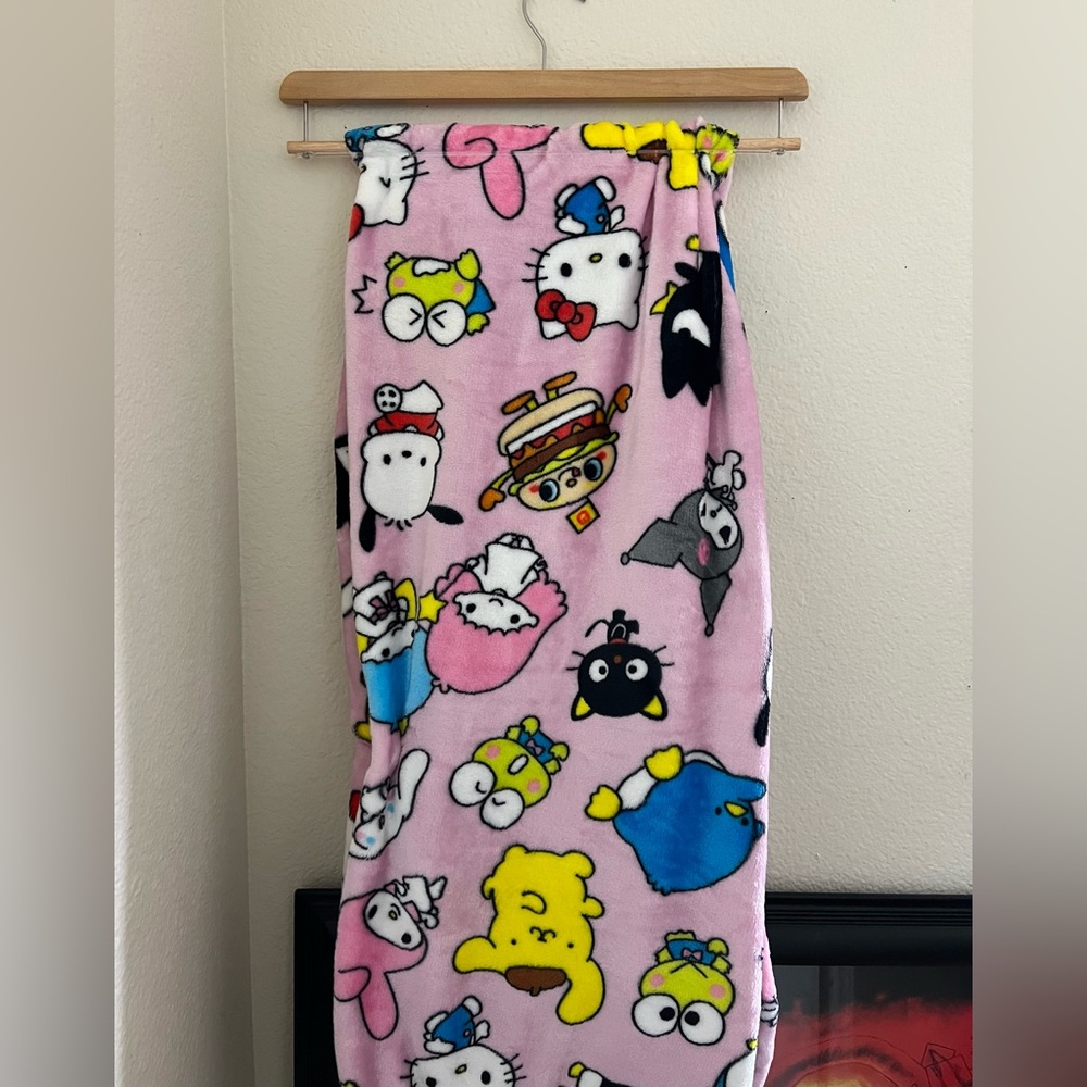 Hello Kitty and Friends Pink Throw Blanket NEW!!!